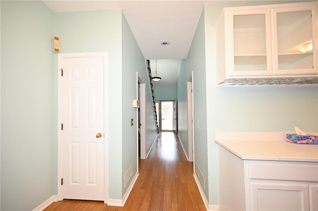 8229 NW Barrybrooke Court — photo 2