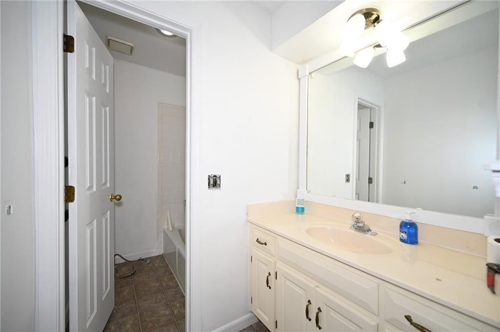 8229 NW Barrybrooke Court — photo 16