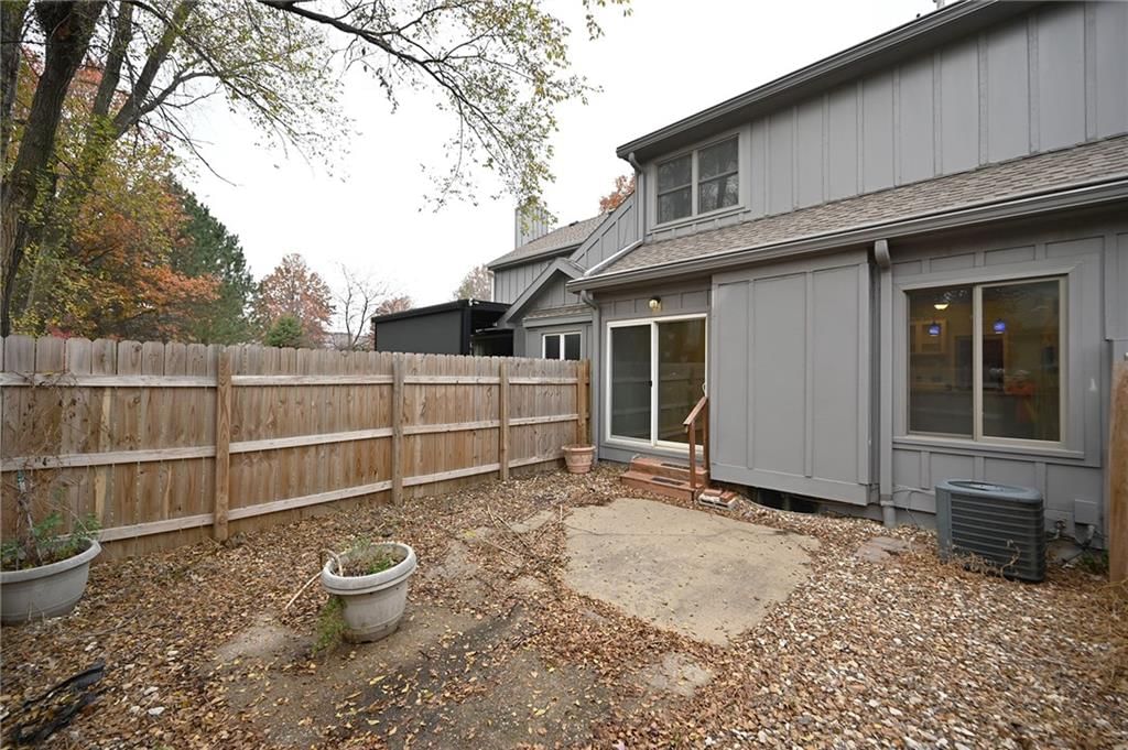 8229 NW Barrybrooke Court — photo 24