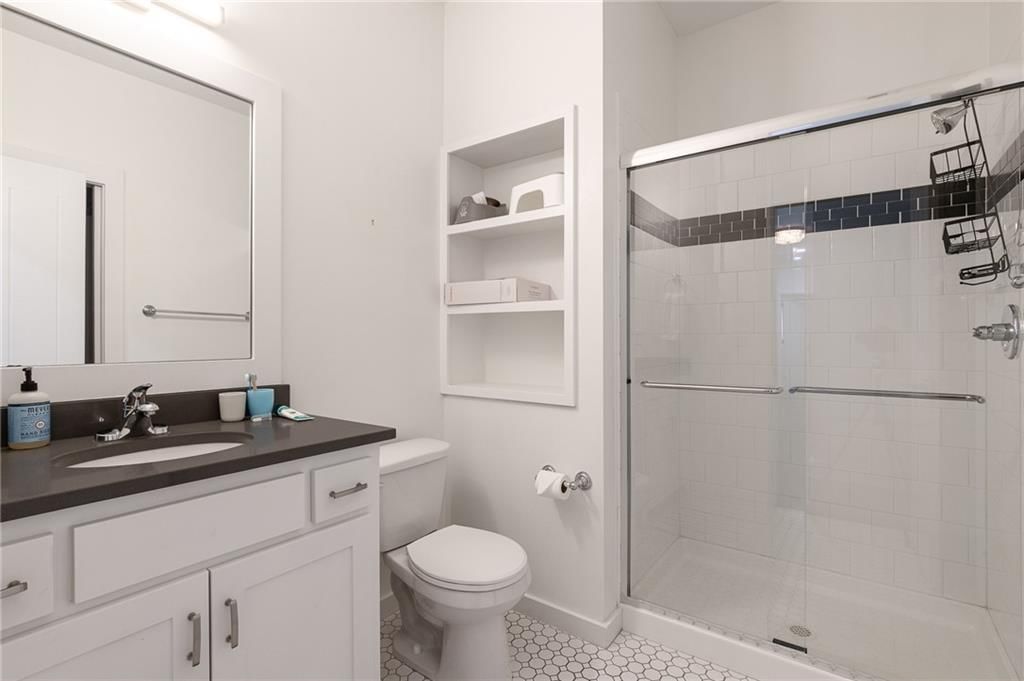 8719 N Sycamore Avenue — photo 37