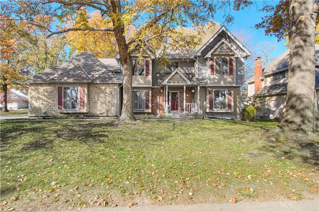 116 The Woodlands Drive — photo 2