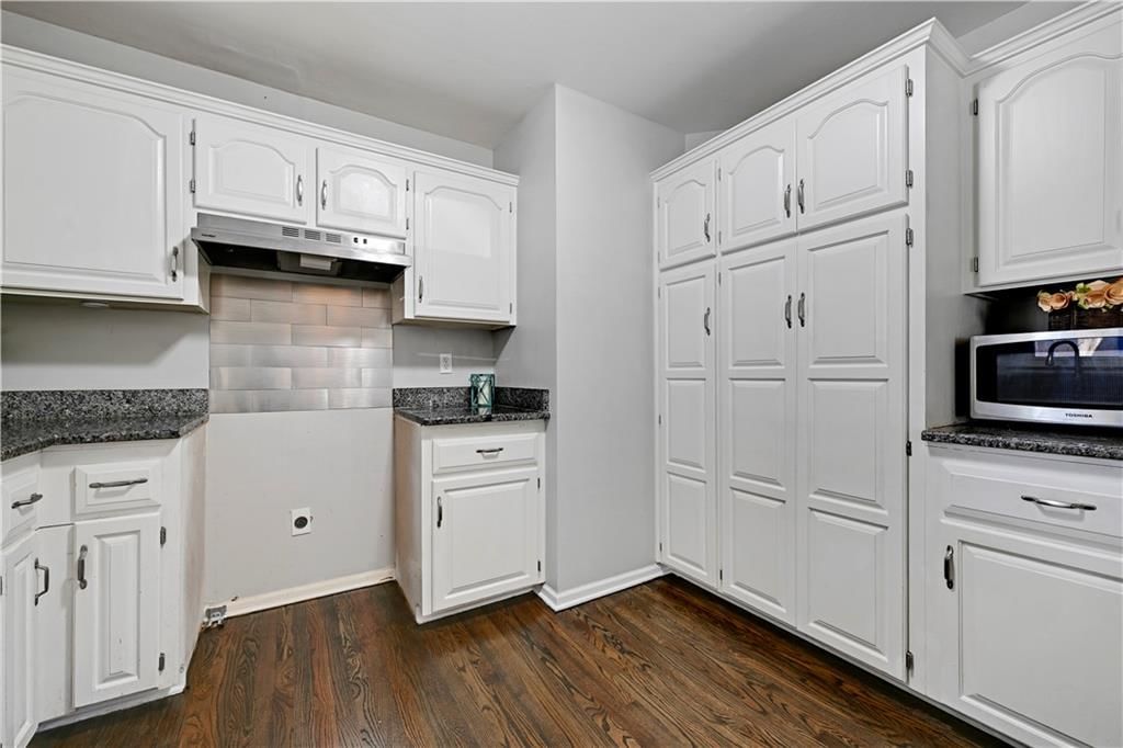 657 NE Russell Road — photo 8