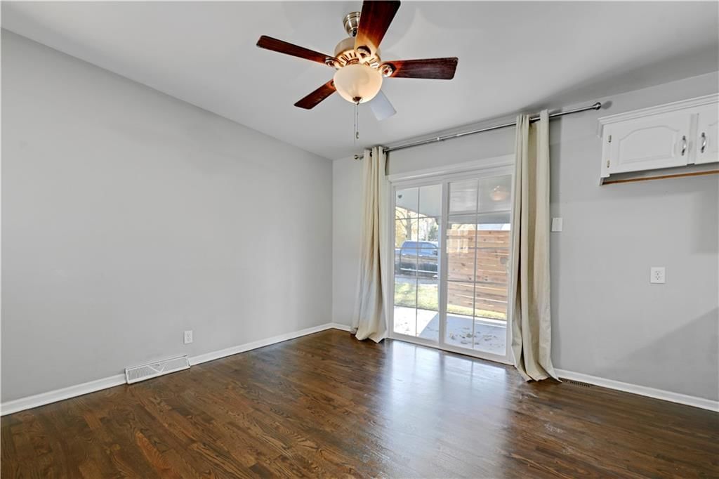 657 NE Russell Road — photo 10