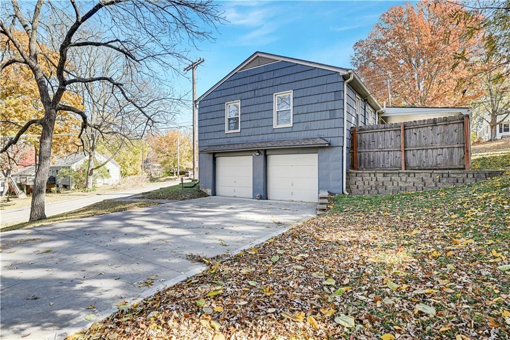 657 NE Russell Road — photo 25