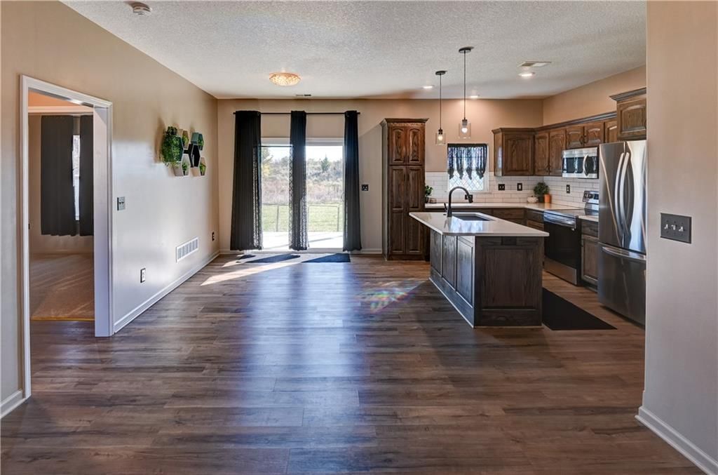 947 N White Oaks Lane — photo 11