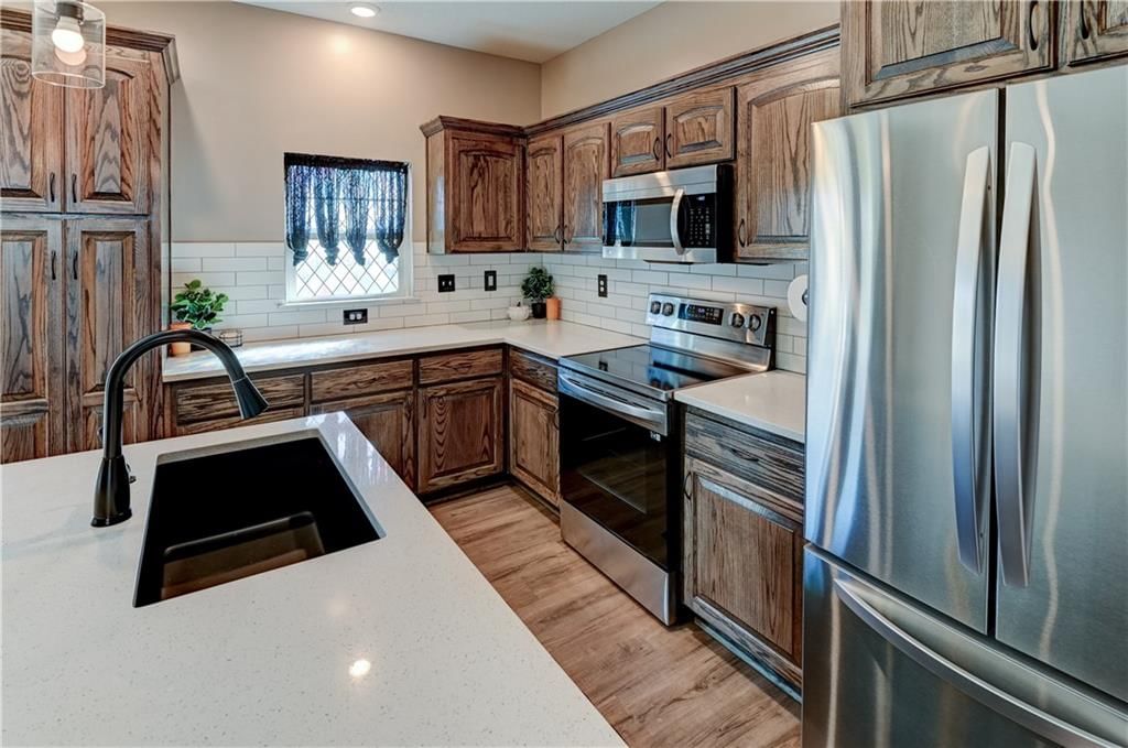 947 N White Oaks Lane — photo 15