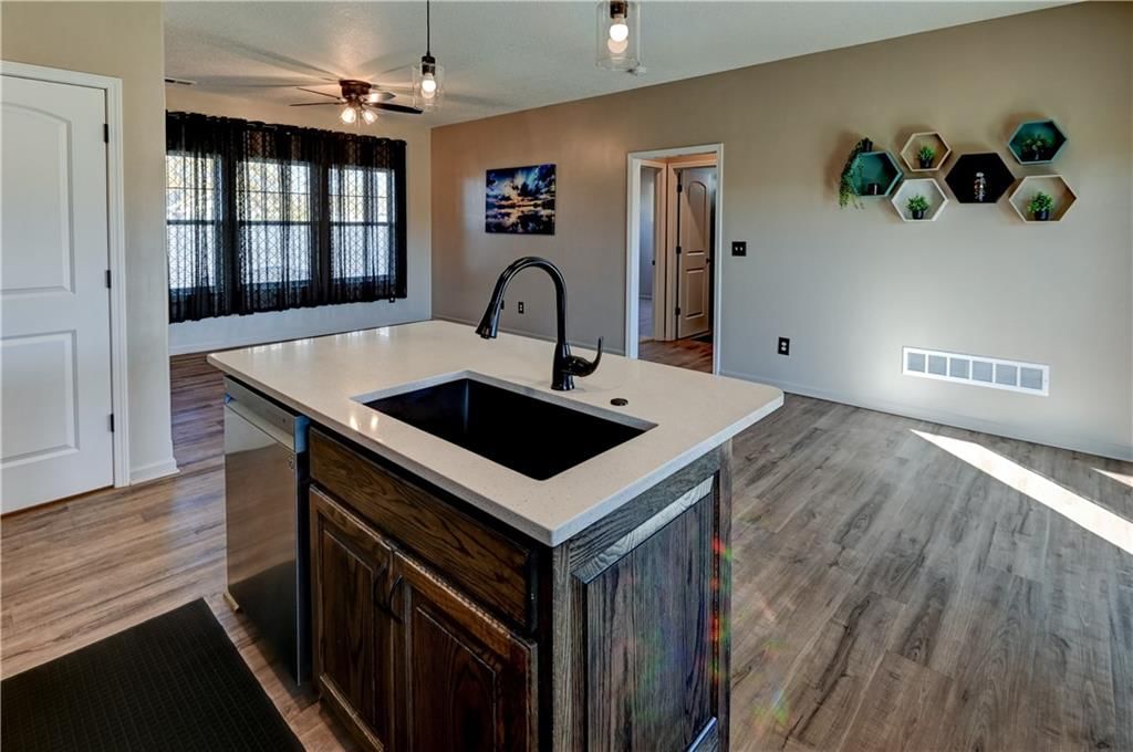 947 N White Oaks Lane — photo 18