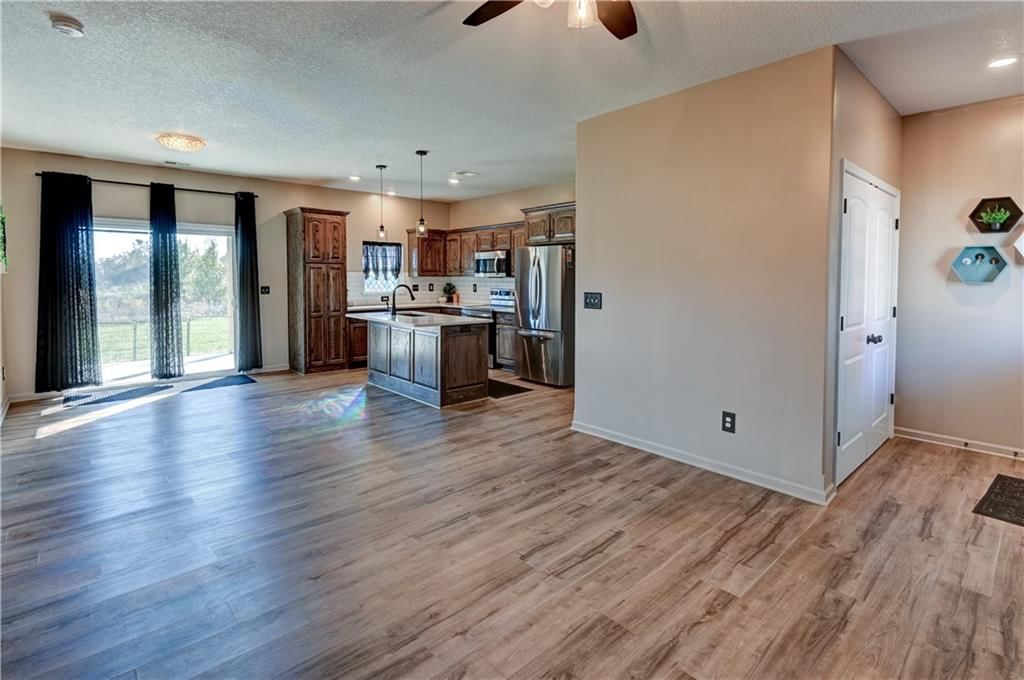 947 N White Oaks Lane — photo 19