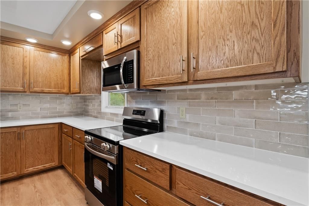730 E Cambridge Road, Belton, MO