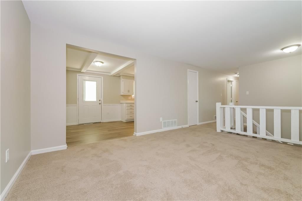 Photo 4 of 15 - 8925 E 89th Street