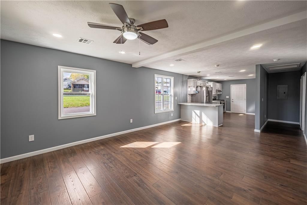 100 E Bond Street — photo 4
