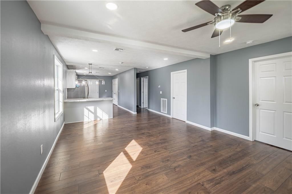 100 E Bond Street — photo 5