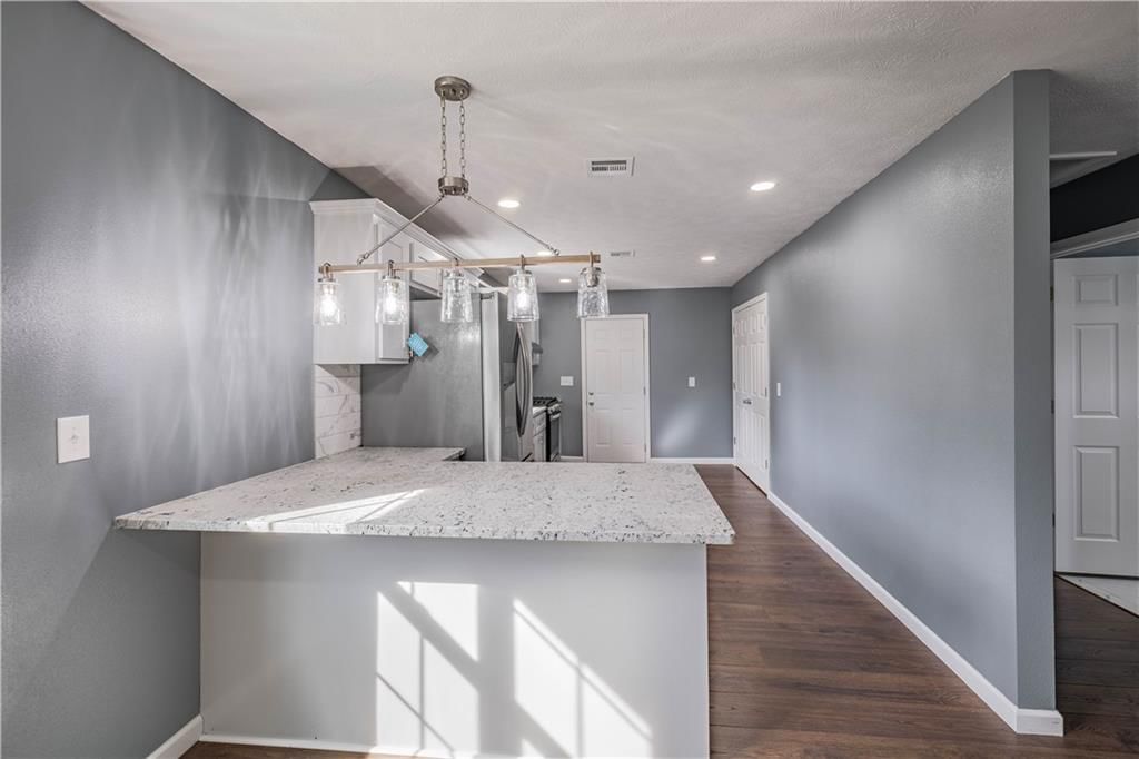100 E Bond Street — photo 7