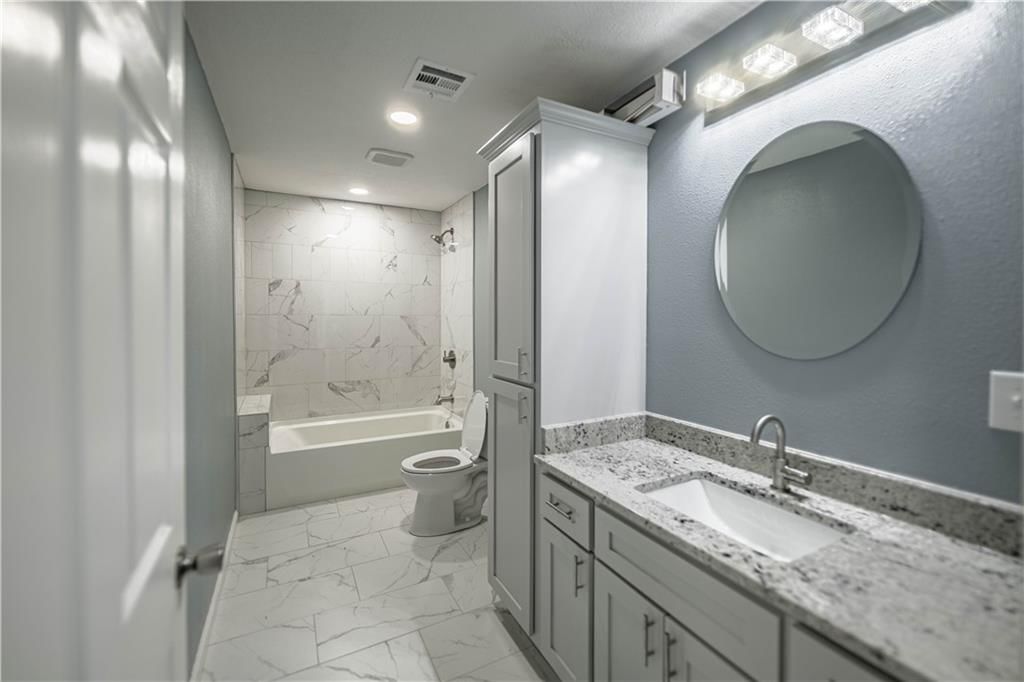 100 E Bond Street — photo 10