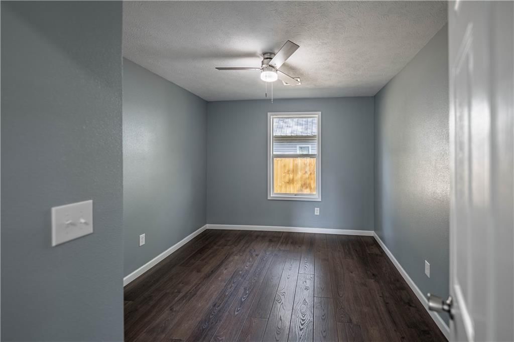 100 E Bond Street — photo 11