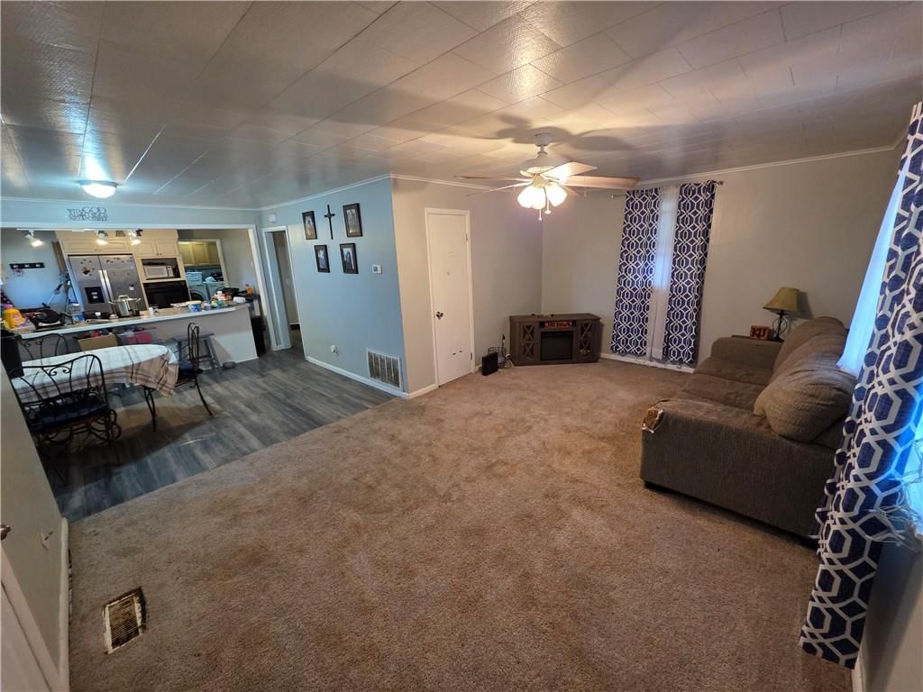 109 N McGee Street — photo 5