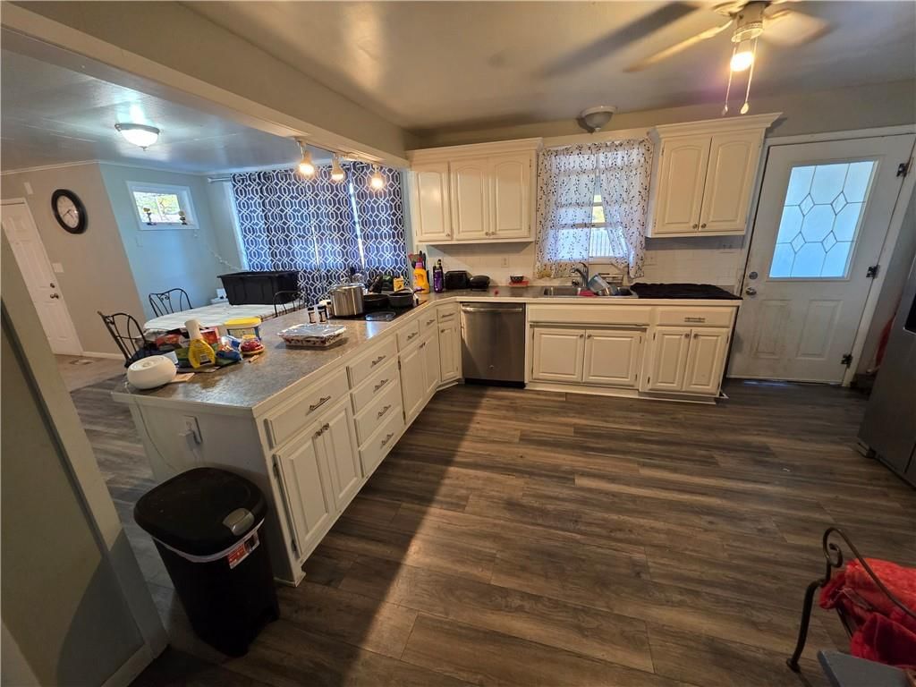 109 N McGee Street — photo 11