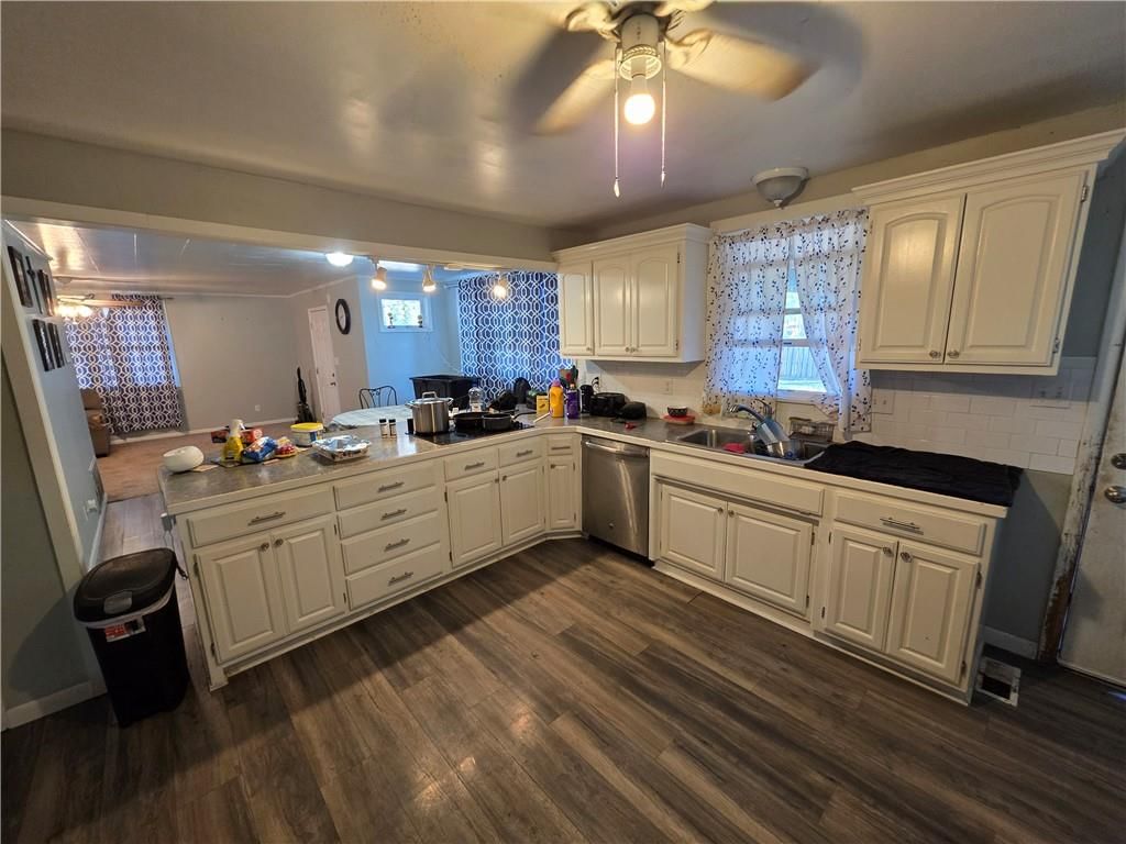 109 N McGee Street — photo 12