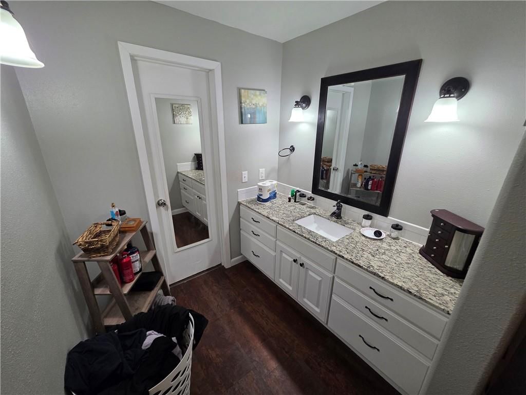 109 N McGee Street — photo 17