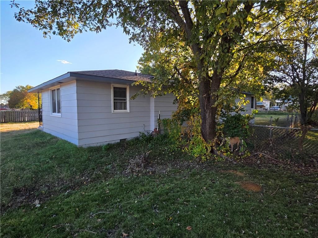 109 N McGee Street — photo 24