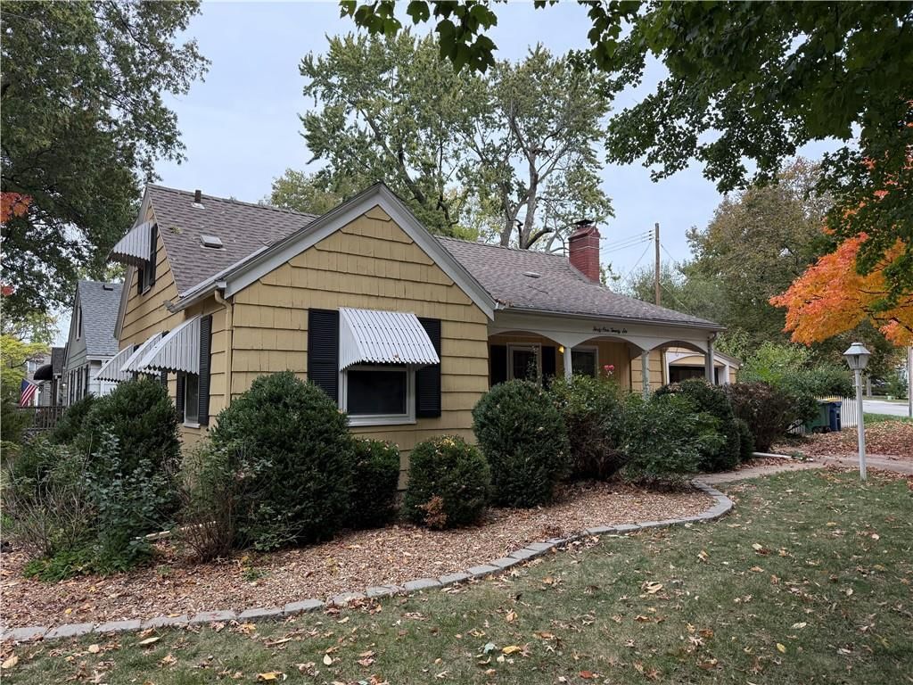4126 Elledge Drive, Roeland Park, KS