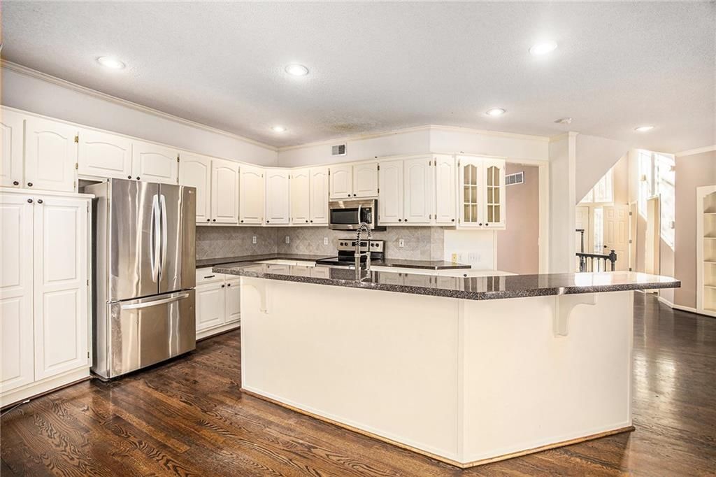 11308 W 143rd Terrace — photo 4