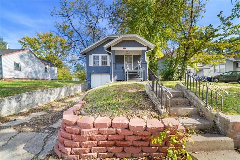 7325 Walrond Avenue — photo 1