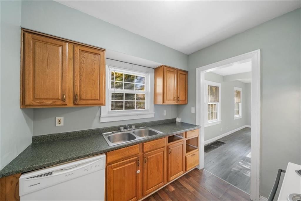 7325 Walrond Avenue — photo 9