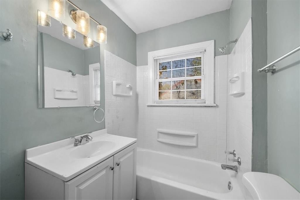 7325 Walrond Avenue — photo 12