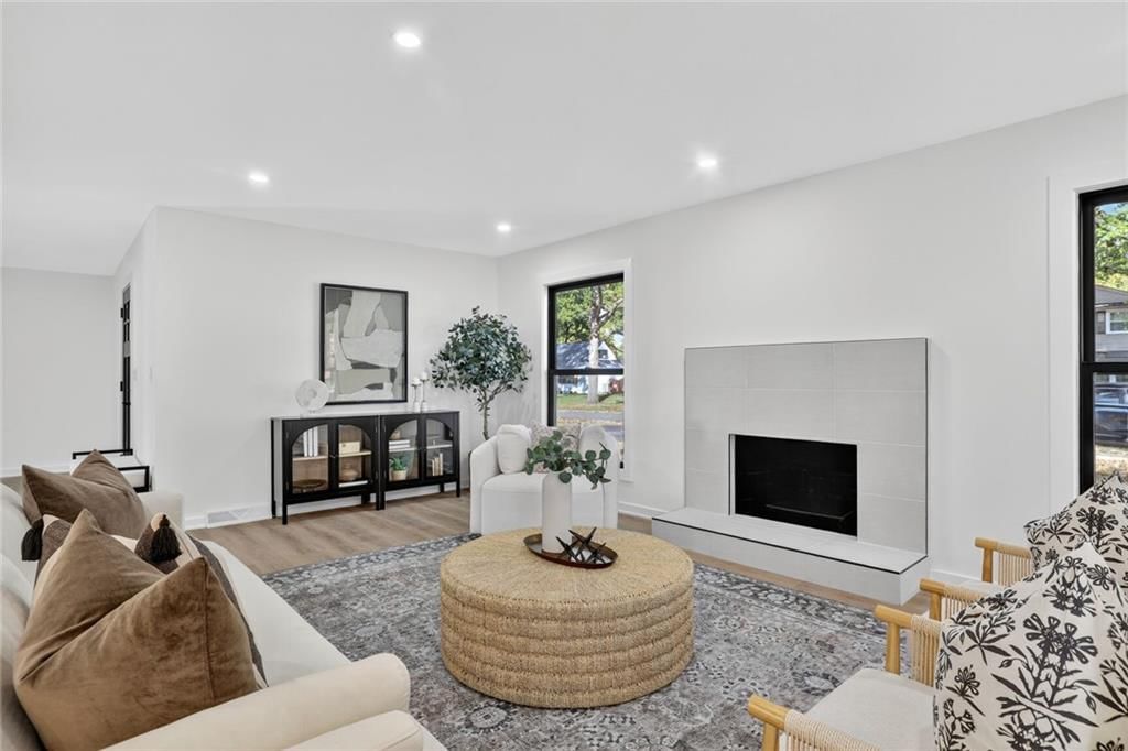 Photo 6 of 22 - 6009 W 87th Terrace