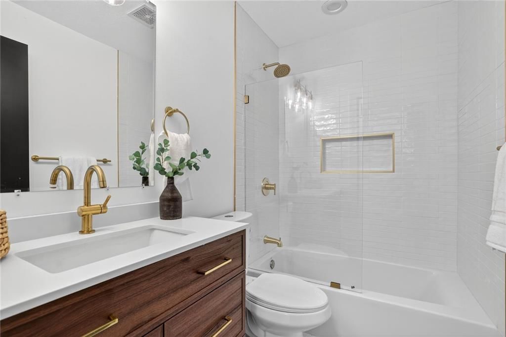 Photo 15 of 22 - 6009 W 87th Terrace