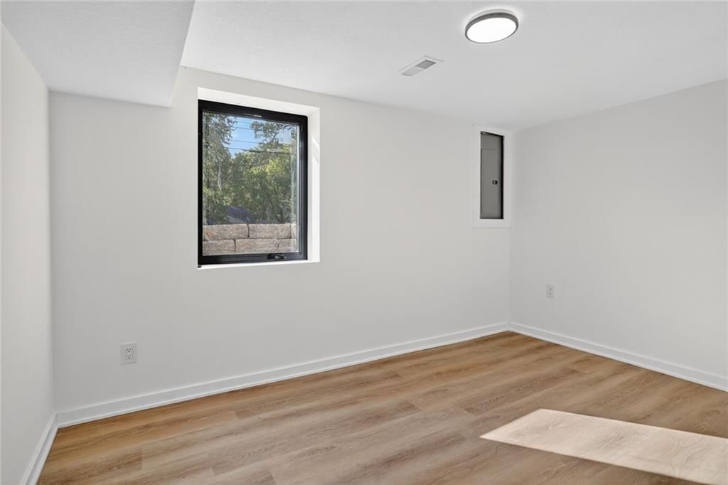 Photo 18 of 22 - 6009 W 87th Terrace