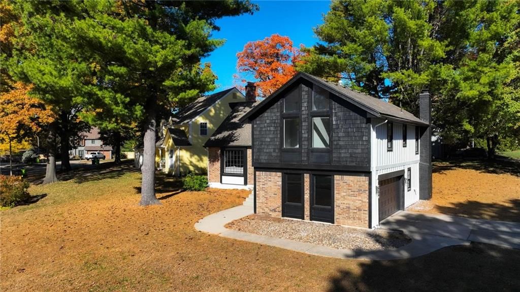 7904 Rosehill Road, Lenexa, KS