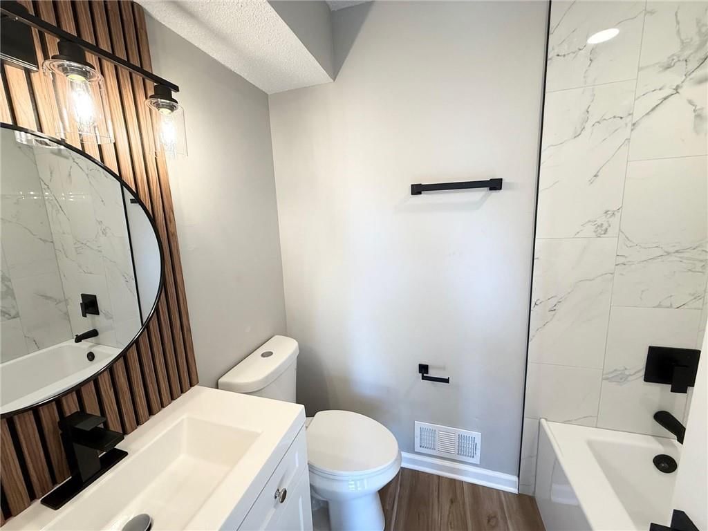 7904 Rosehill Road — photo 34