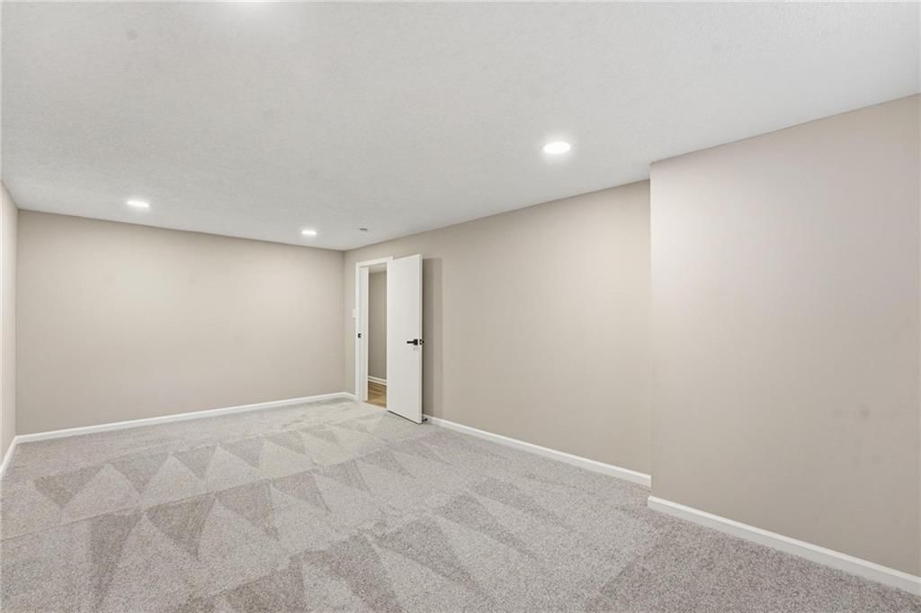 7904 Rosehill Road — photo 39