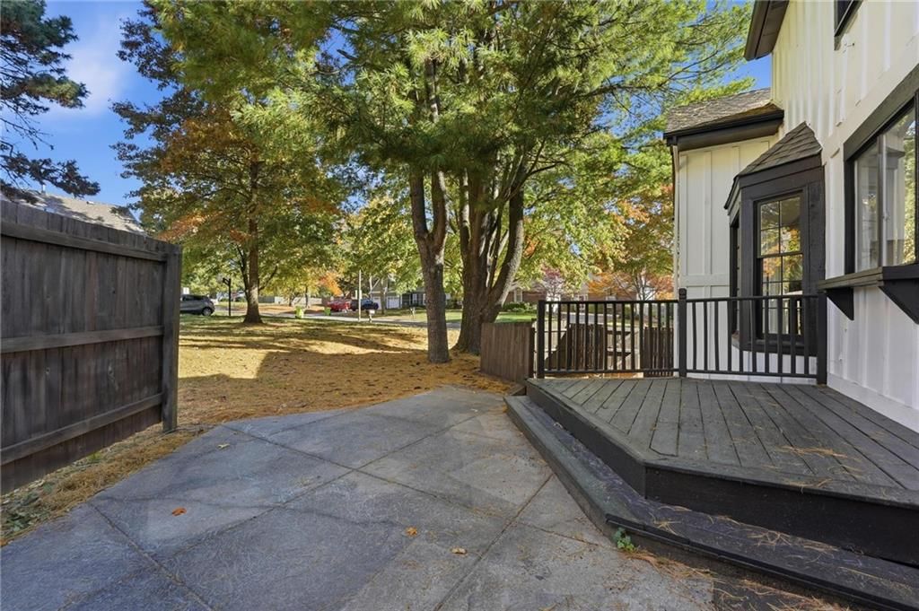 7904 Rosehill Road — photo 42