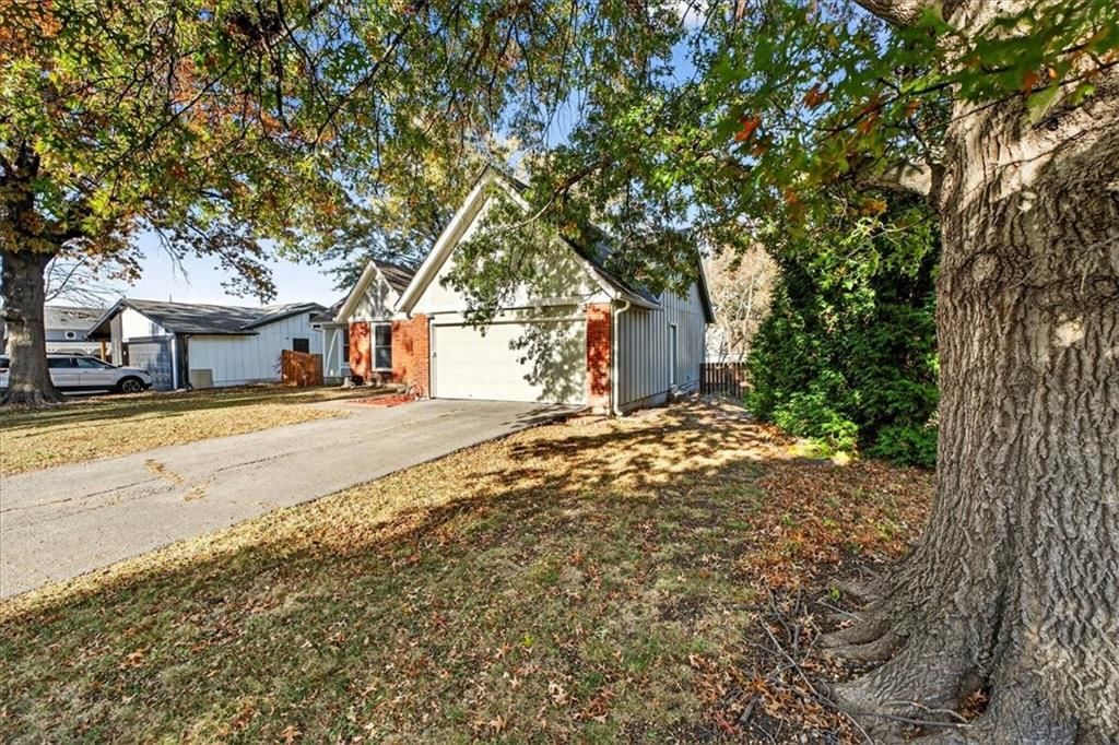 1408 E Oxford Place — photo 2