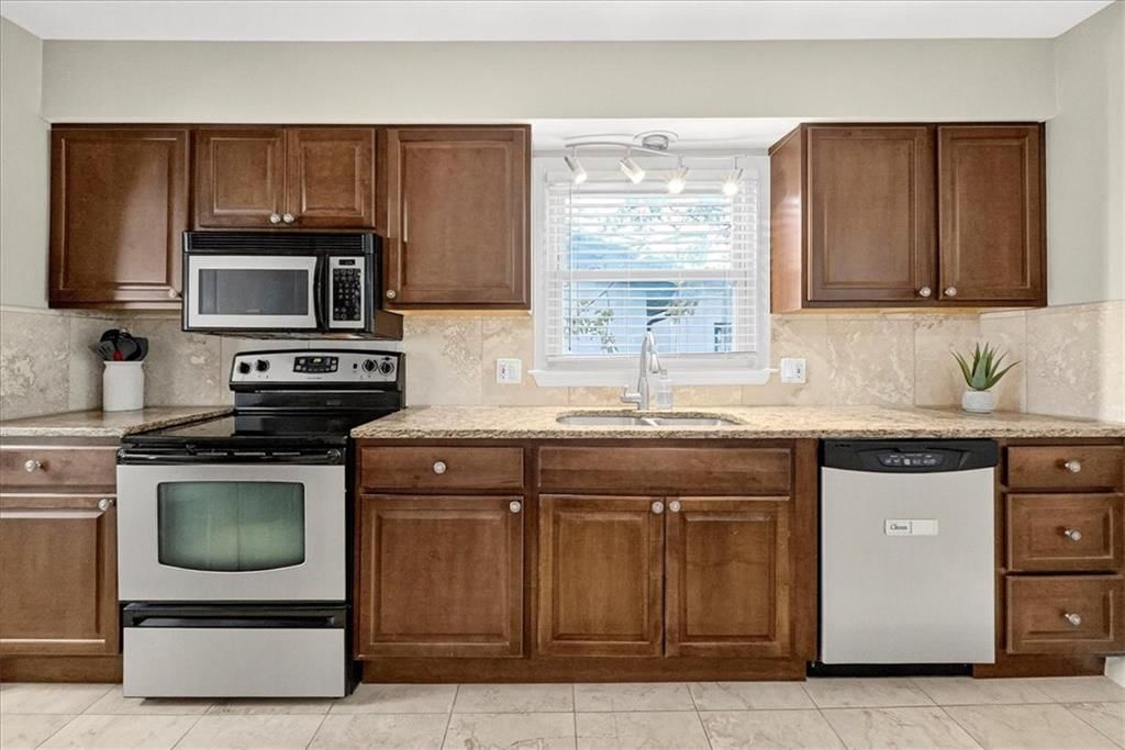 1408 E Oxford Place — photo 20