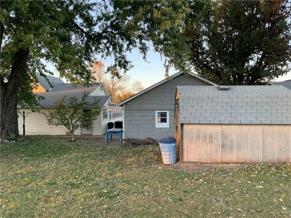 306 W Butler Street — photo 9
