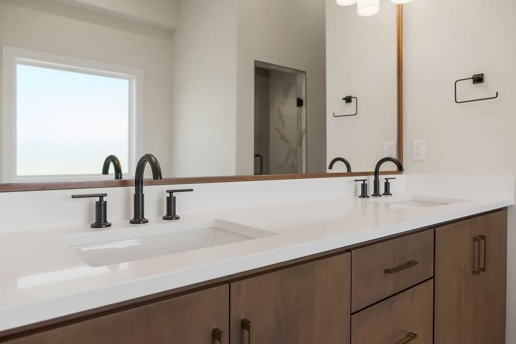 2407 W 177th Terrace — photo 24