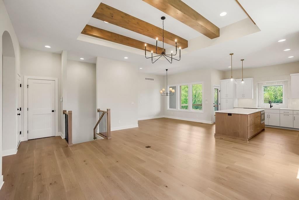 2407 W 177th Terrace, Overland Park, KS: listing photo 2