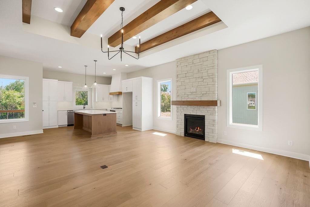 2407 W 177th Terrace, Overland Park, KS: listing photo 3