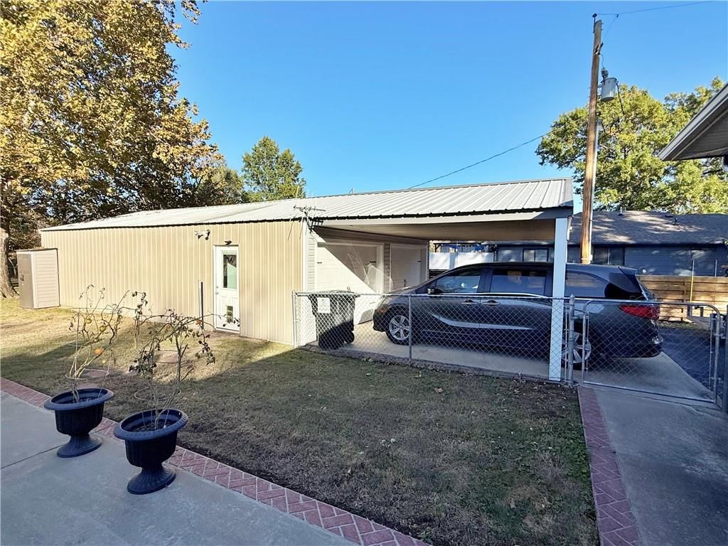 2601 E 8th Street — photo 29