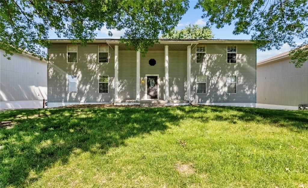 207 NW Barr Road, Grain Valley, MO