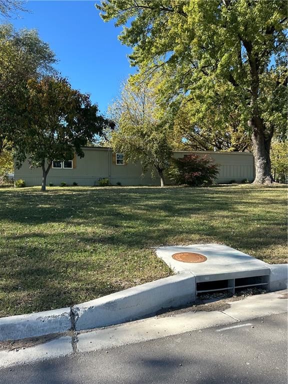 812 N Ward Road — photo 2