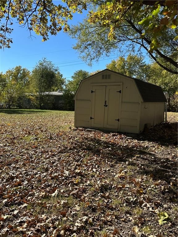 812 N Ward Road — photo 36