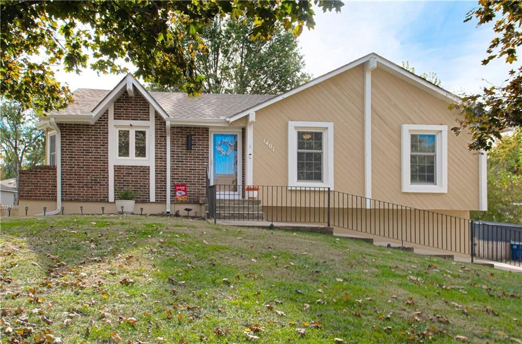 Photo 1 of 35 - 1401 NE 113th Street