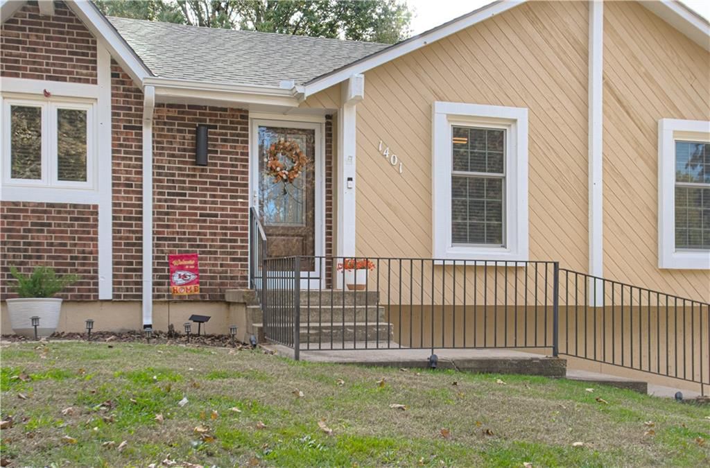 Photo 2 of 35 - 1401 NE 113th Street