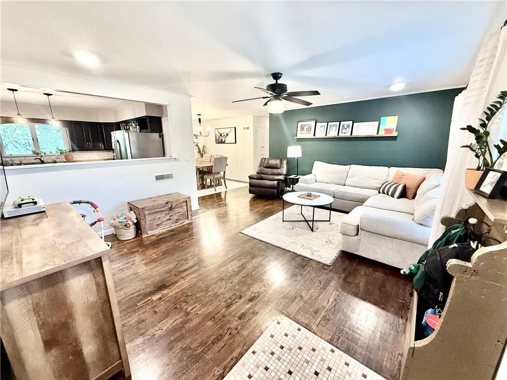 955 S WALNUT Street — photo 2