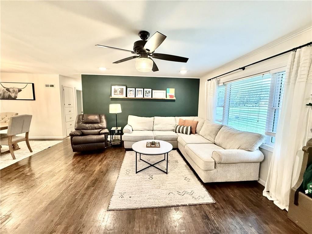 955 S WALNUT Street — photo 3
